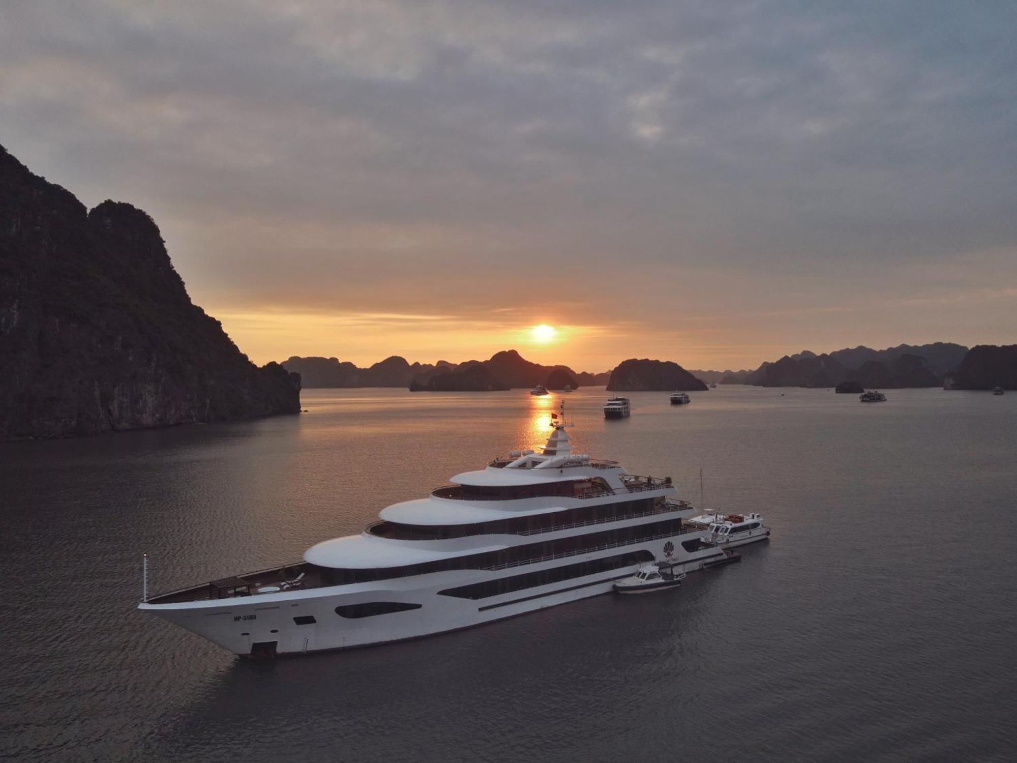 Scarlet Pearl Cruises - Wonder On Lan Ha Bay Hotel Ha Long Exterior photo
